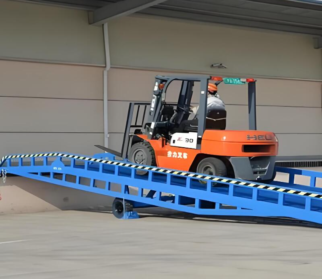 源汇移动式卸货平台（叉车用）